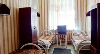 Гостиница Искра Хостел Санкт-Петербург Трехместный номер эконом-класса с общей ванной комнатой-1
